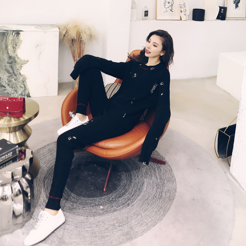 名媛淑女氣質2018秋季新款針織破洞休閑兩件套毛衣時尚網紅套裝潮