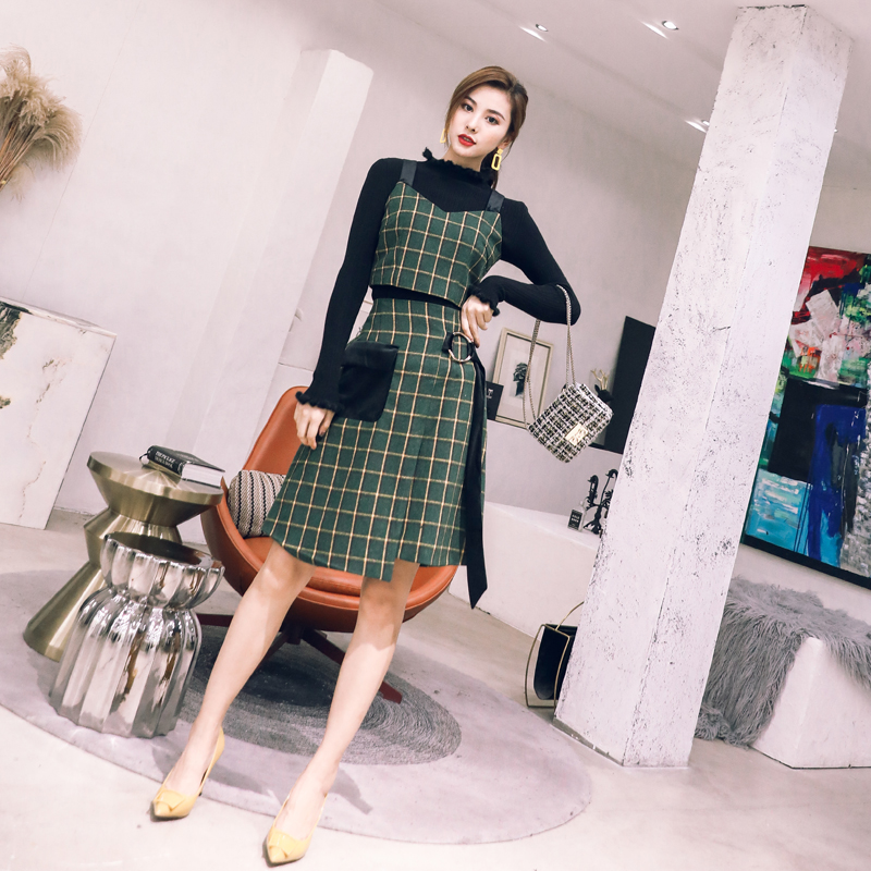 秋冬針織打底衫上衣2018新款格子吊帶高腰不規則半身裙三件套套裝