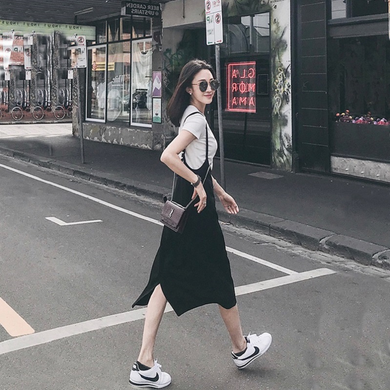 連衣裙女夏2018新款chic吊帶港味氣質小黑裙子溫柔風顯瘦兩件套裝